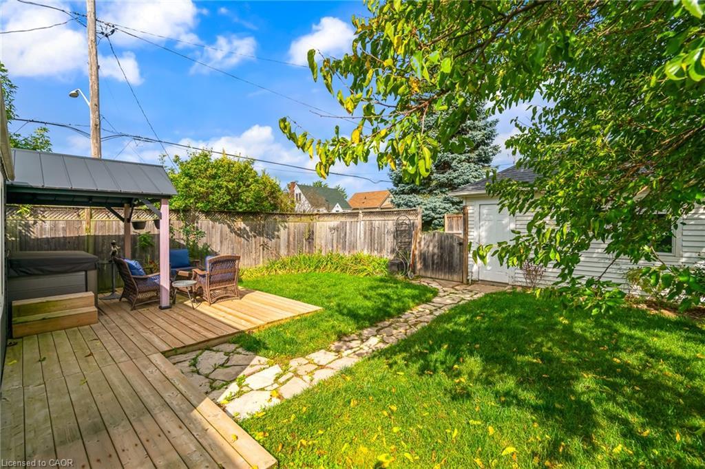 5201 Valley Way, Niagara Falls, ON - Outdoor With Deck Patio Veranda With Backyard