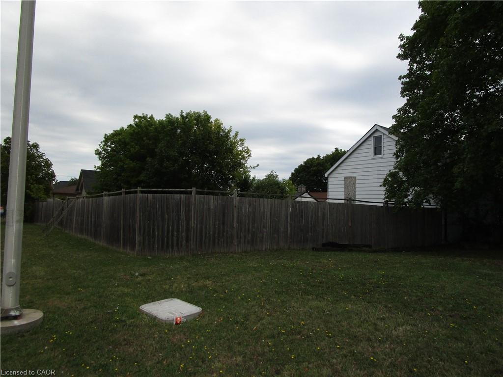 411-413 Highway 8, Hamilton, ON - Outdoor