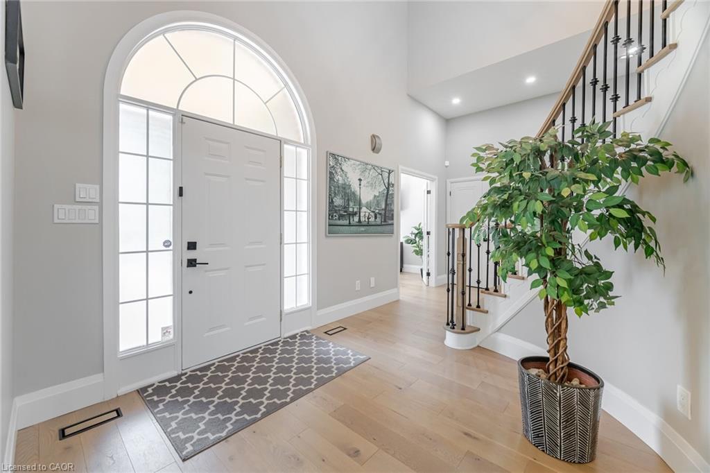 4 Deer View Ridge, Puslinch, ON - Indoor Photo Showing Other Room