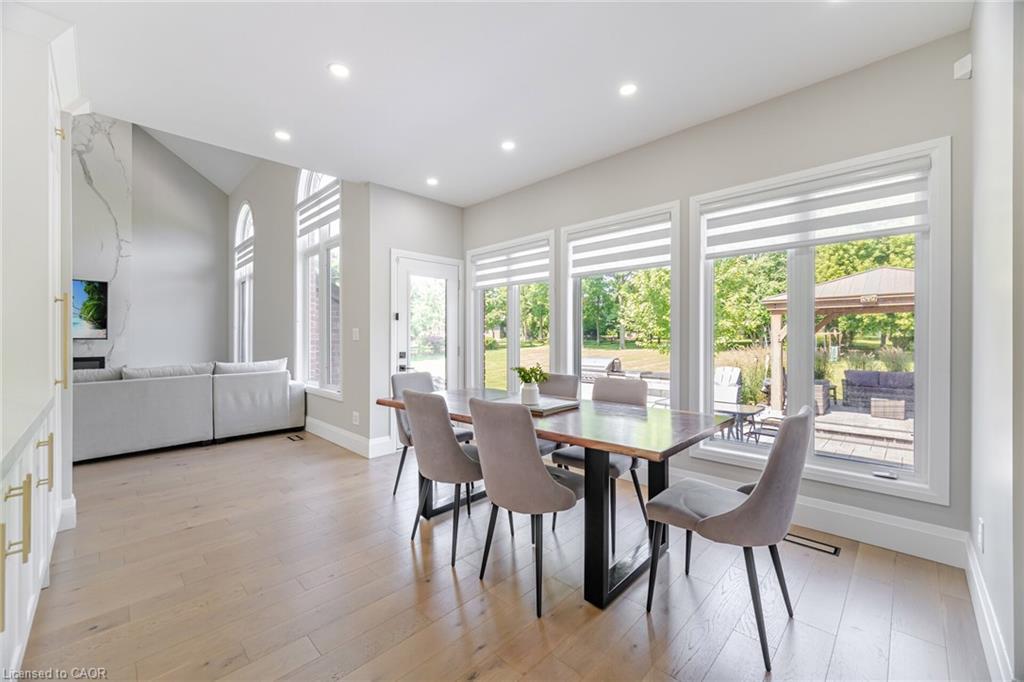 4 Deer View Ridge, Puslinch, ON - Indoor Photo Showing Dining Room