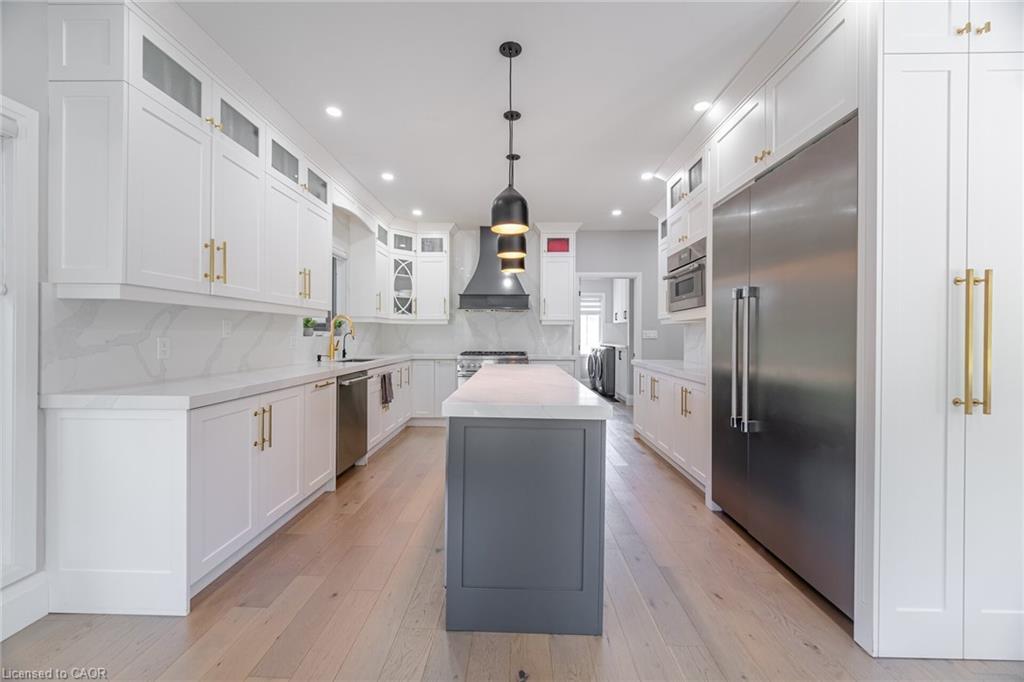 4 Deer View Ridge, Puslinch, ON - Indoor Photo Showing Kitchen With Upgraded Kitchen