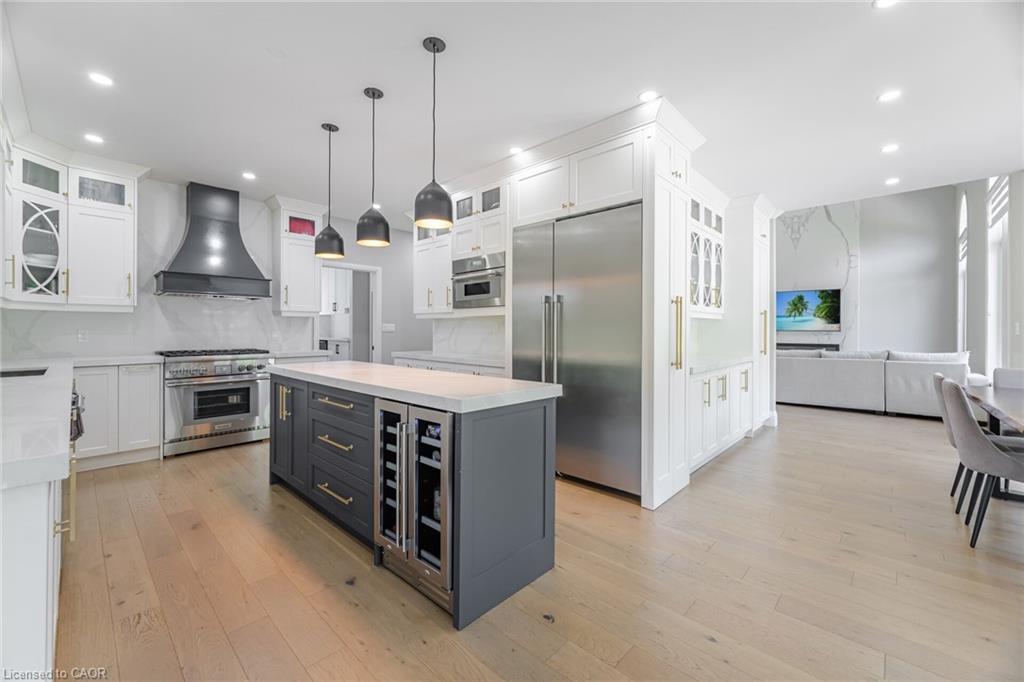 4 Deer View Ridge, Puslinch, ON - Indoor Photo Showing Kitchen With Upgraded Kitchen