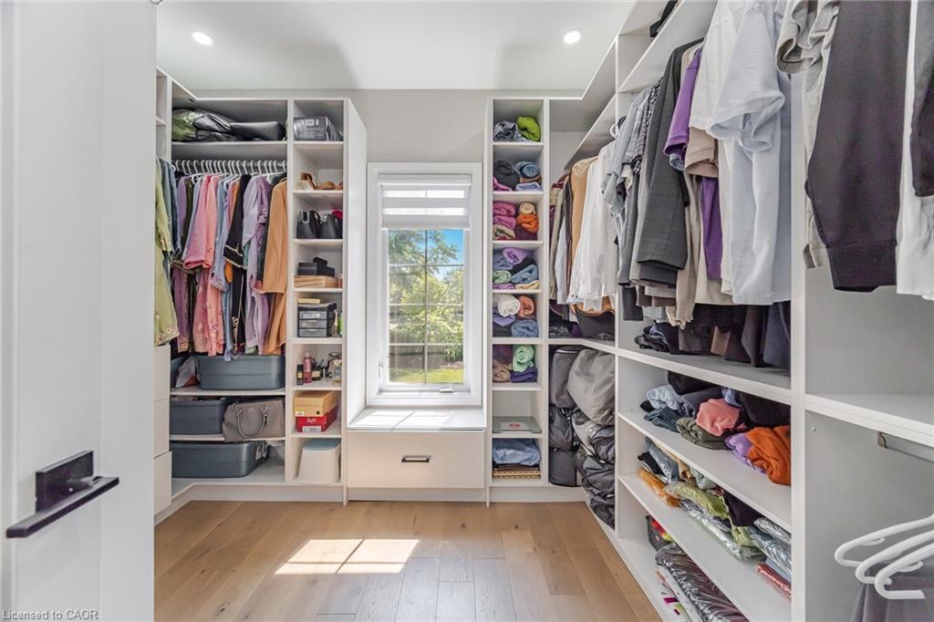 4 Deer View Ridge, Puslinch, ON - Indoor With Storage