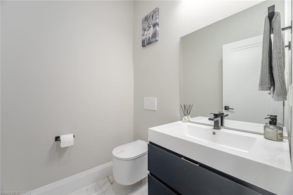4 Deer View Ridge, Puslinch, ON - Indoor Photo Showing Bathroom