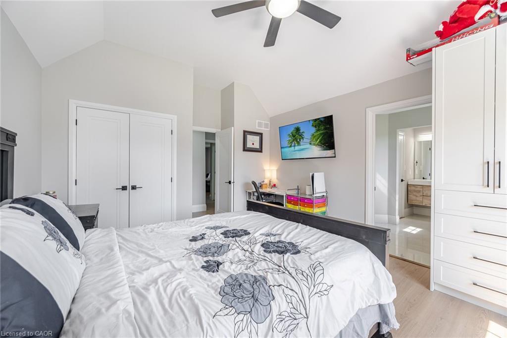 4 Deer View Ridge, Puslinch, ON - Indoor Photo Showing Bedroom