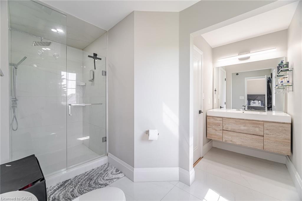 4 Deer View Ridge, Puslinch, ON - Indoor Photo Showing Bathroom