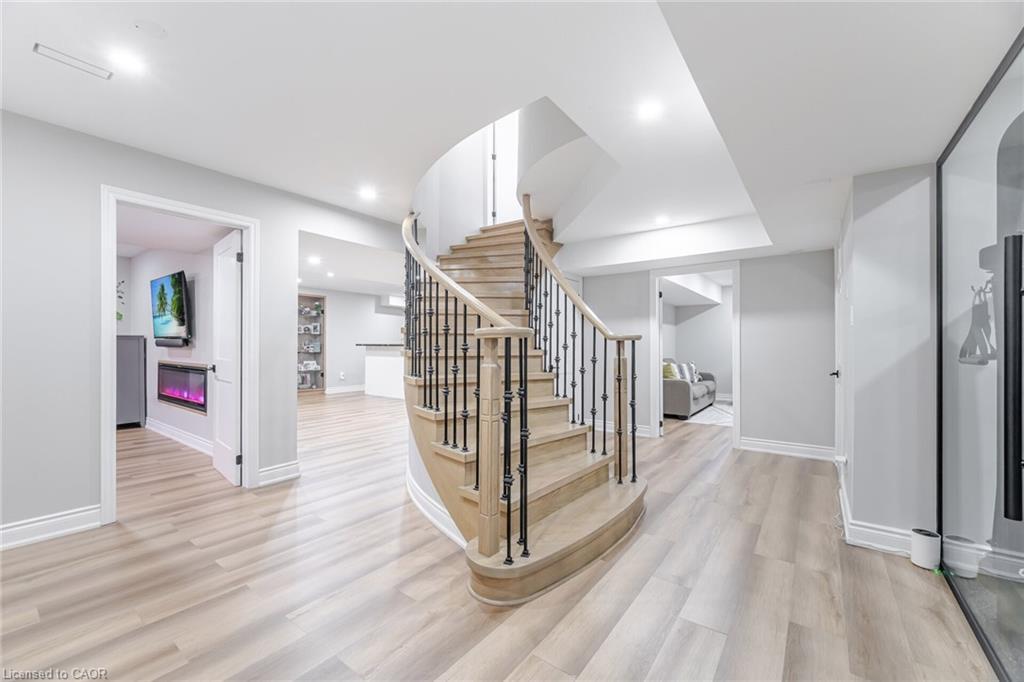 4 Deer View Ridge, Puslinch, ON - Indoor Photo Showing Other Room