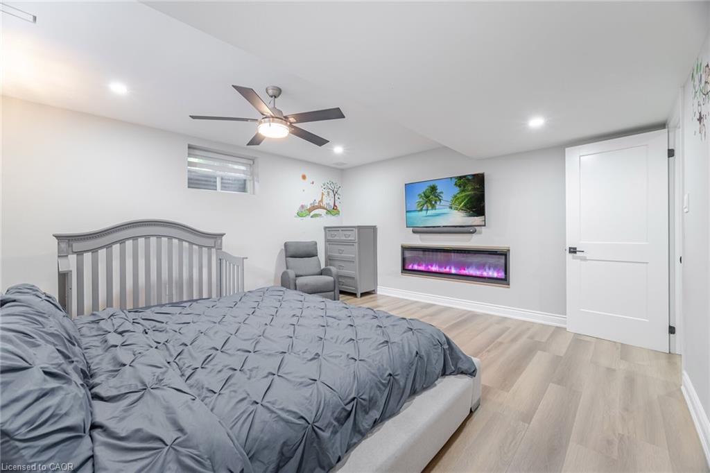 4 Deer View Ridge, Puslinch, ON - Indoor Photo Showing Bedroom