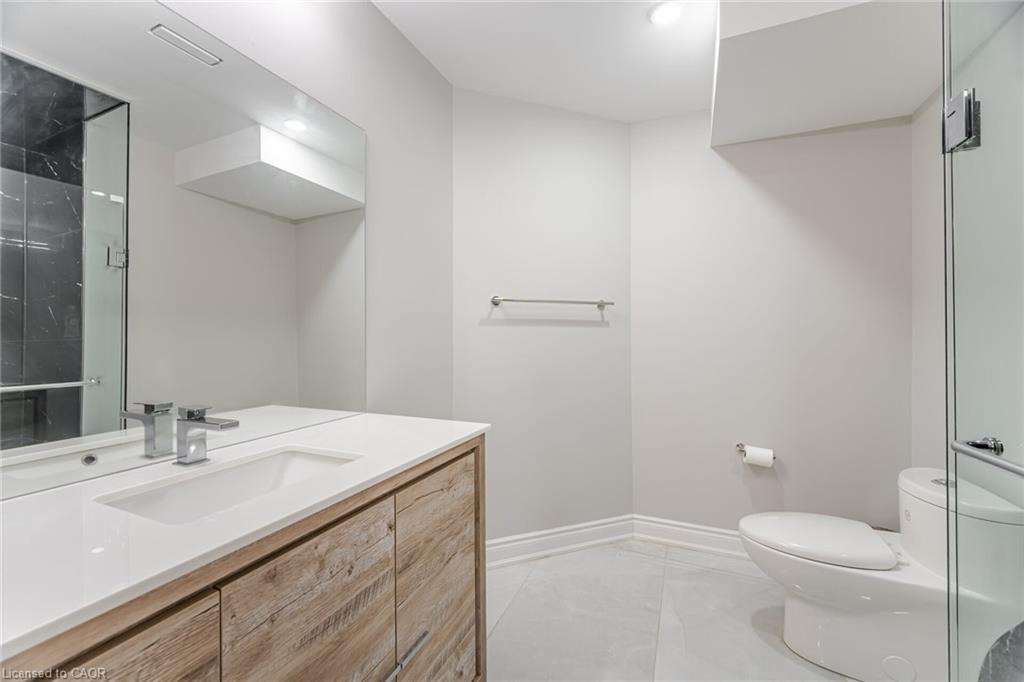 4 Deer View Ridge, Puslinch, ON - Indoor Photo Showing Bathroom