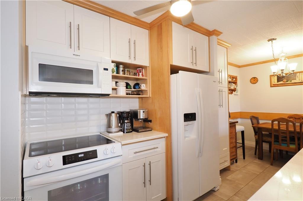105-71 Vanier Drive, Kitchener, ON - Indoor Photo Showing Kitchen