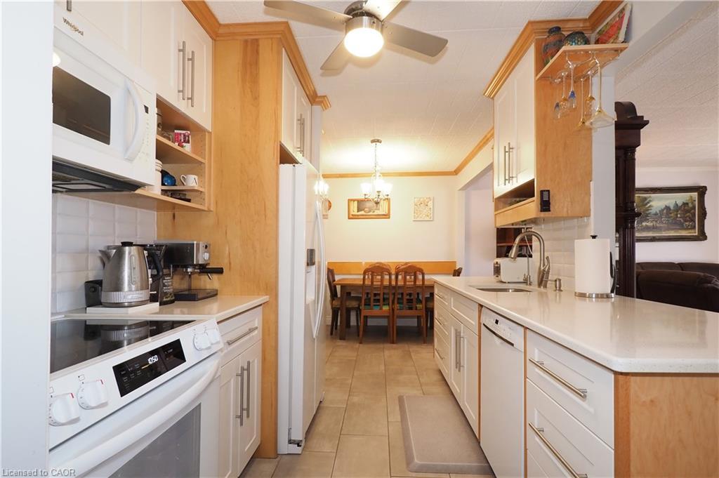 105-71 Vanier Drive, Kitchener, ON - Indoor Photo Showing Kitchen