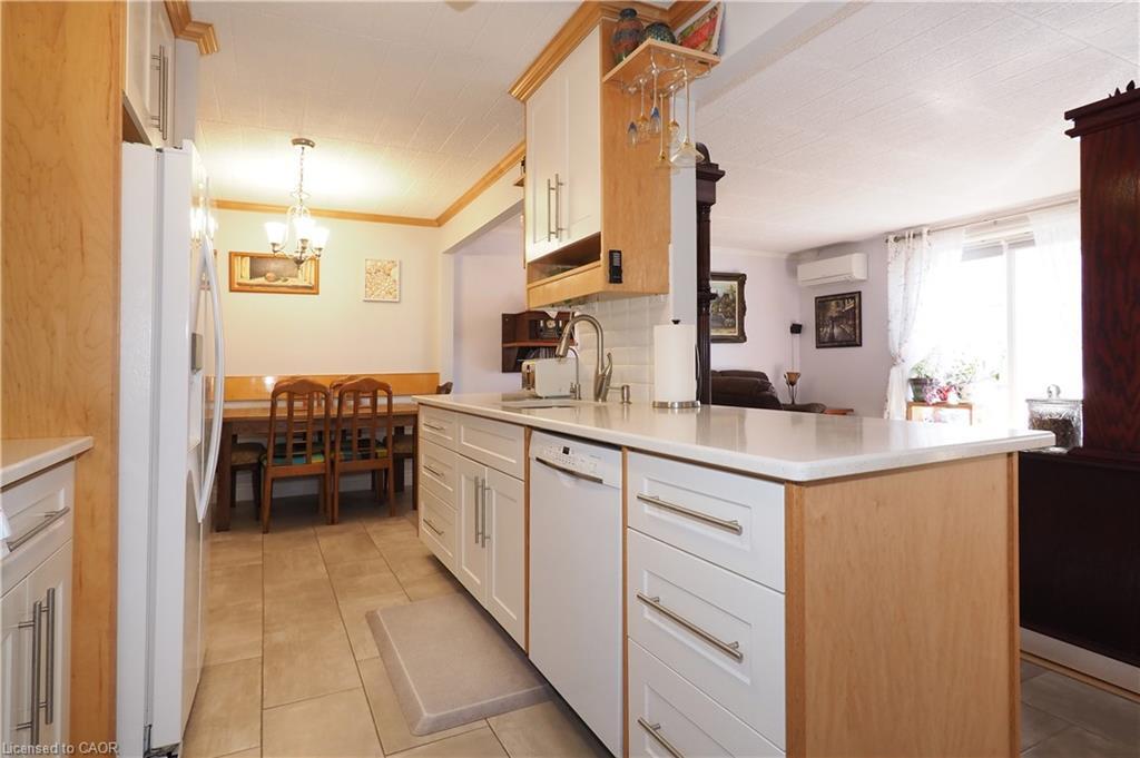 105-71 Vanier Drive, Kitchener, ON - Indoor Photo Showing Kitchen
