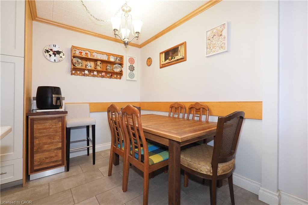 105-71 Vanier Drive, Kitchener, ON - Indoor Photo Showing Dining Room