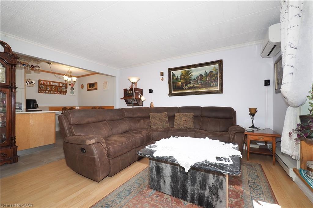 105-71 Vanier Drive, Kitchener, ON - Indoor Photo Showing Living Room