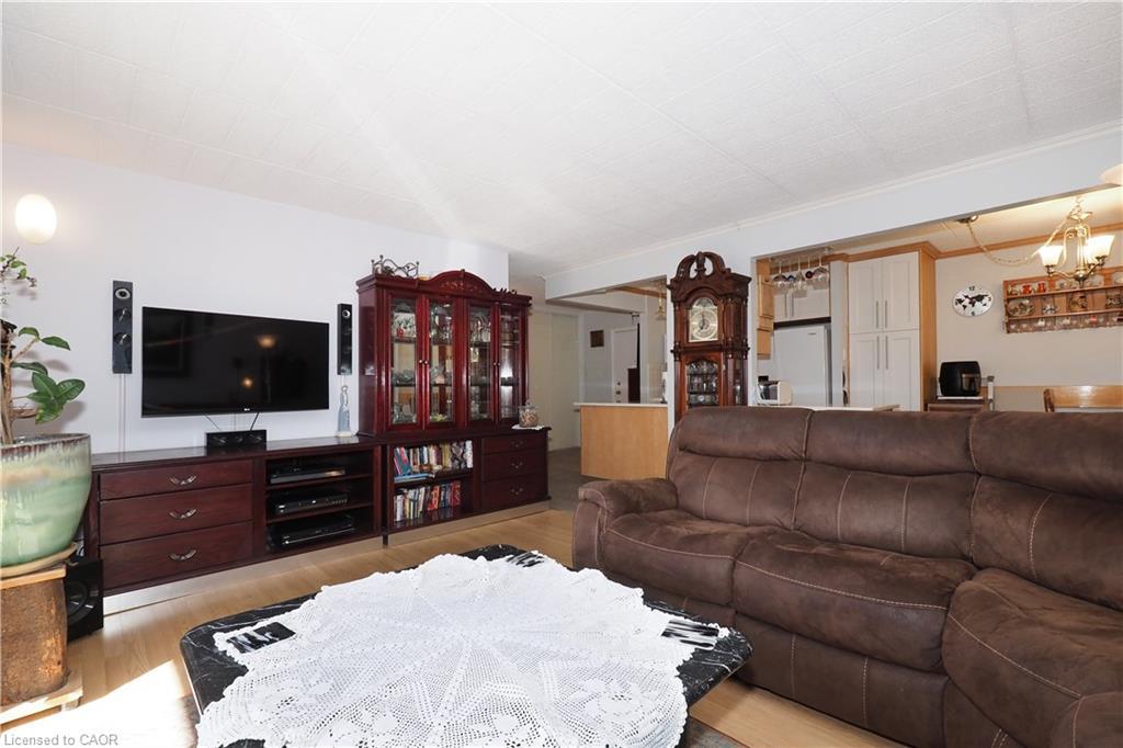 105-71 Vanier Drive, Kitchener, ON - Indoor Photo Showing Living Room