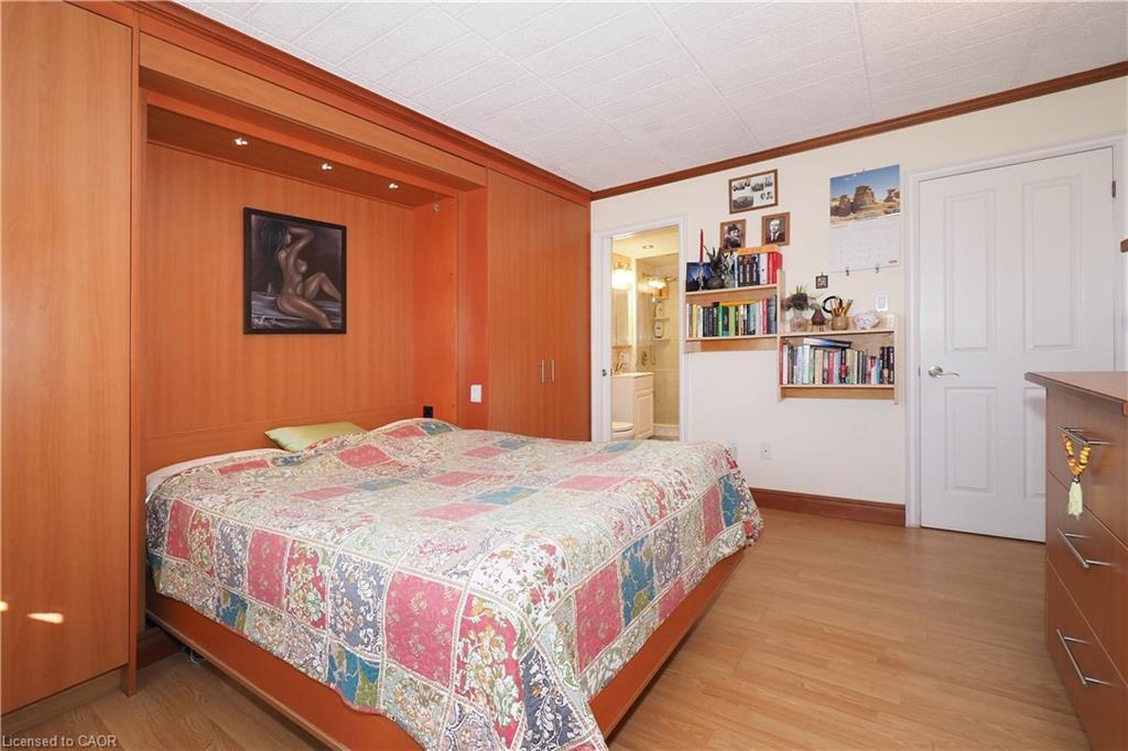 105-71 Vanier Drive, Kitchener, ON - Indoor Photo Showing Bedroom