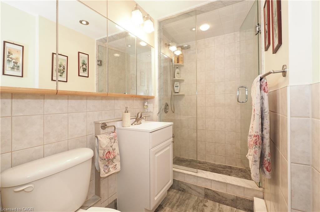 105-71 Vanier Drive, Kitchener, ON - Indoor Photo Showing Bathroom