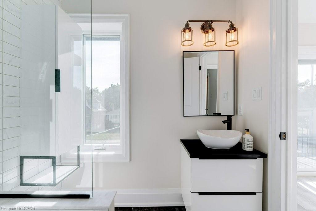 38 East 16Th Street, Hamilton, ON - Indoor