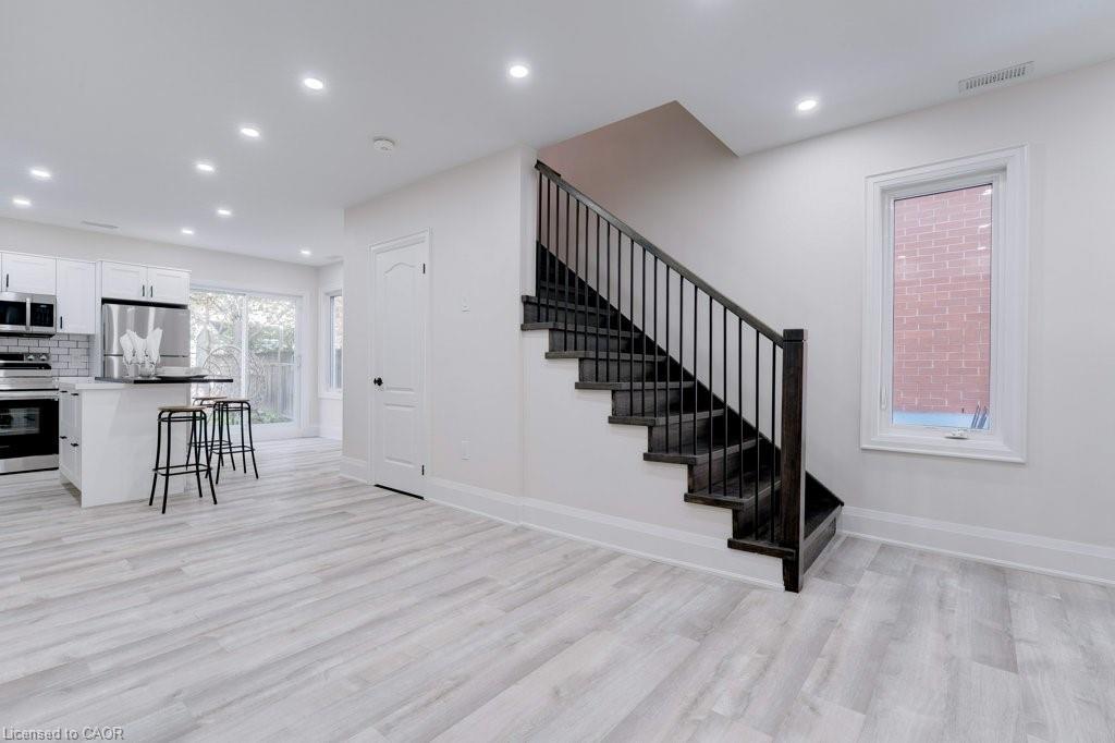 38 East 16Th Street, Hamilton, ON - Indoor