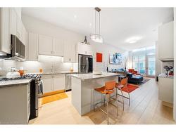 103-11 Bronte Road Oakville, ON L6L 0E1