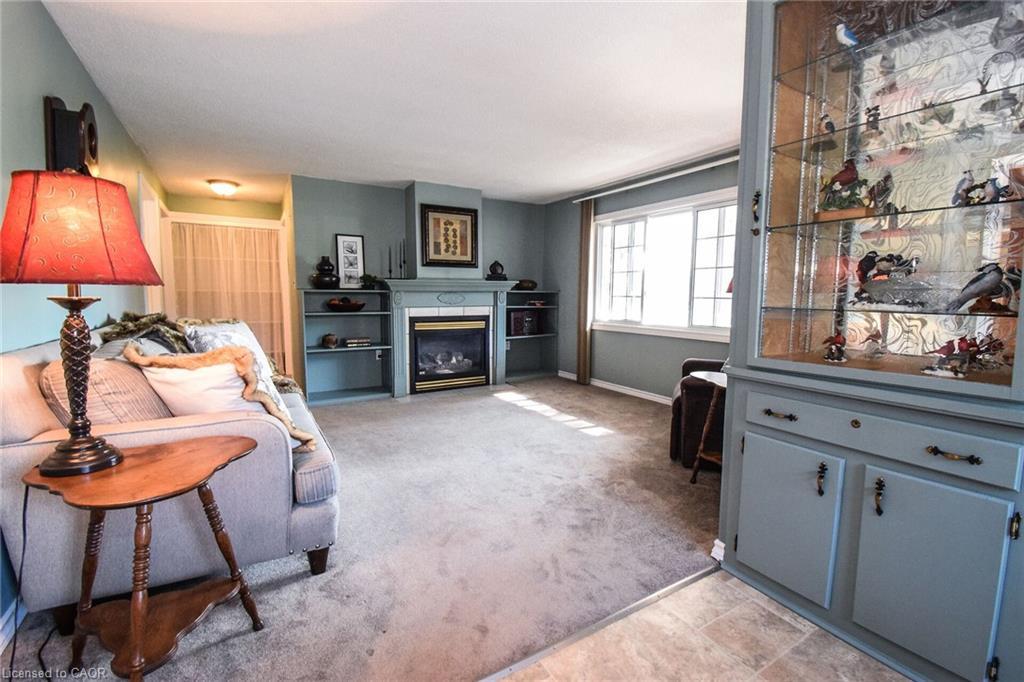 802 John Street, Dunnville, ON - Indoor Photo Showing Living Room With Fireplace