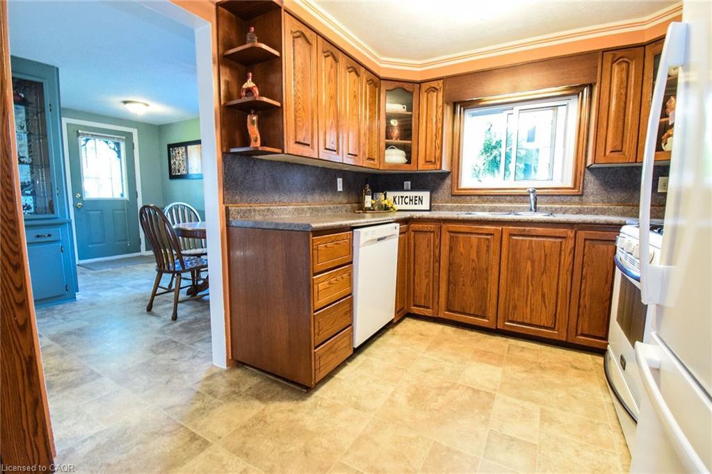 802 John Street, Dunnville, ON - Indoor Photo Showing Kitchen With Double Sink