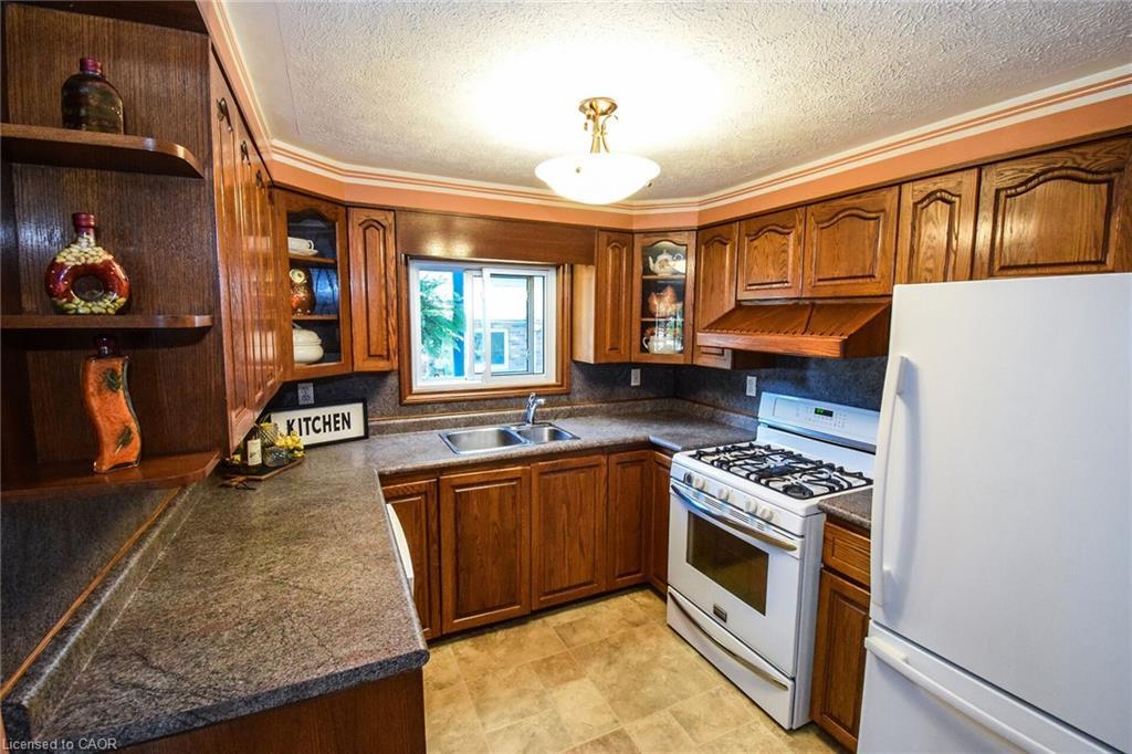 802 John Street, Dunnville, ON - Indoor Photo Showing Kitchen With Double Sink