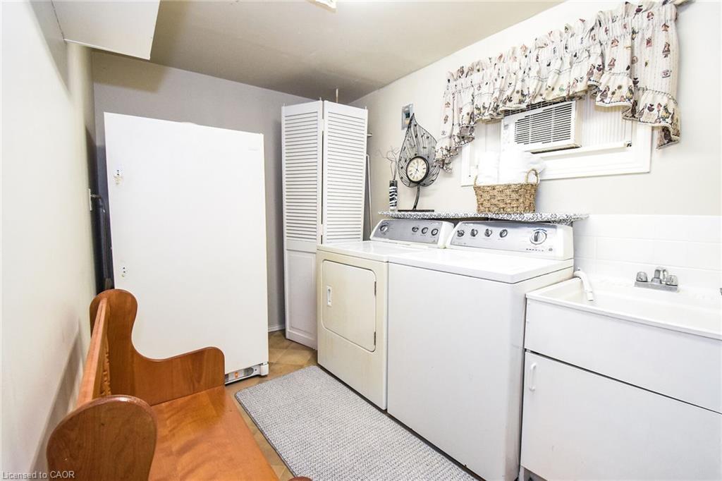 802 John Street, Dunnville, ON - Indoor Photo Showing Laundry Room