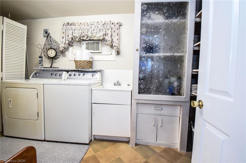 802 John Street, Dunnville, ON - Indoor Photo Showing Laundry Room