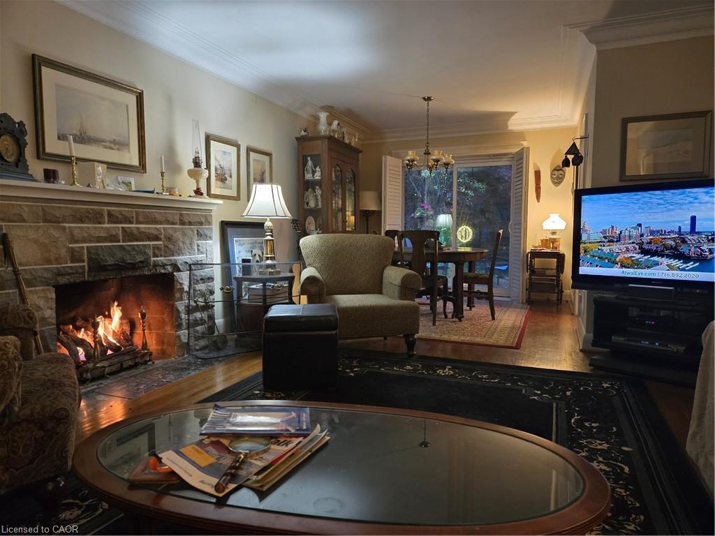 557 Stillwater Crescent, Burlington, ON - Indoor Photo Showing Living Room With Fireplace