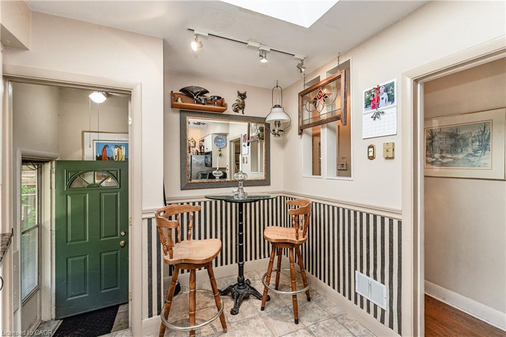 557 Stillwater Crescent, Burlington, ON - Indoor Photo Showing Other Room