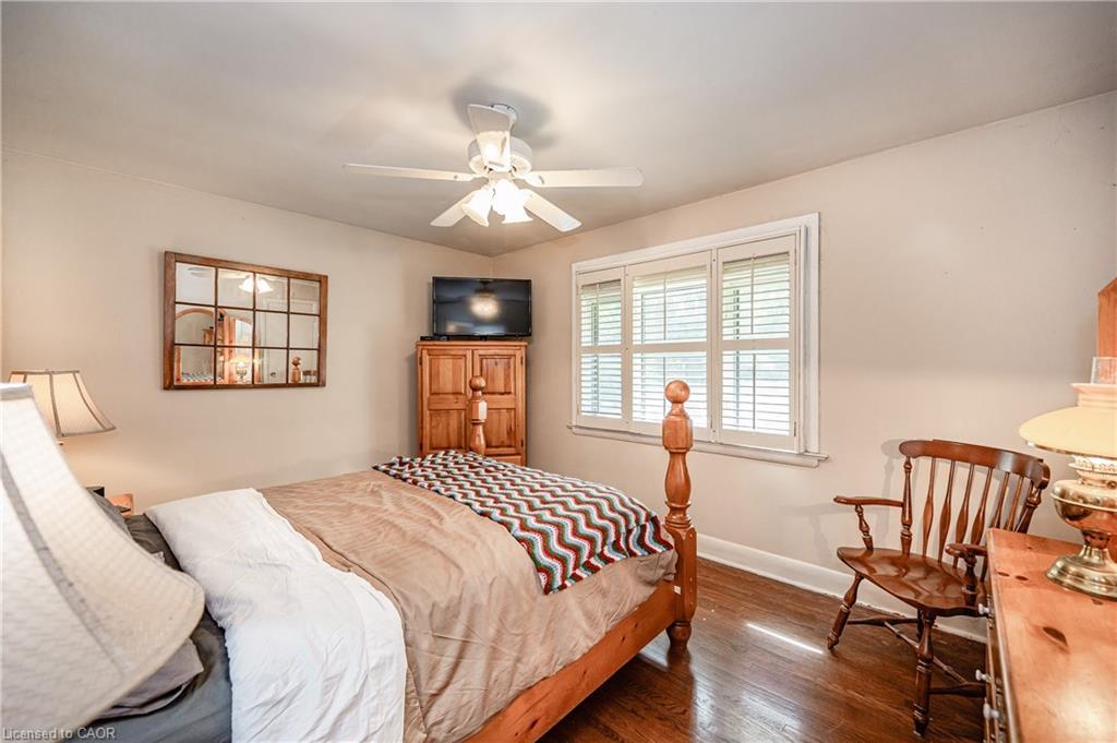 557 Stillwater Crescent, Burlington, ON - Indoor Photo Showing Bedroom