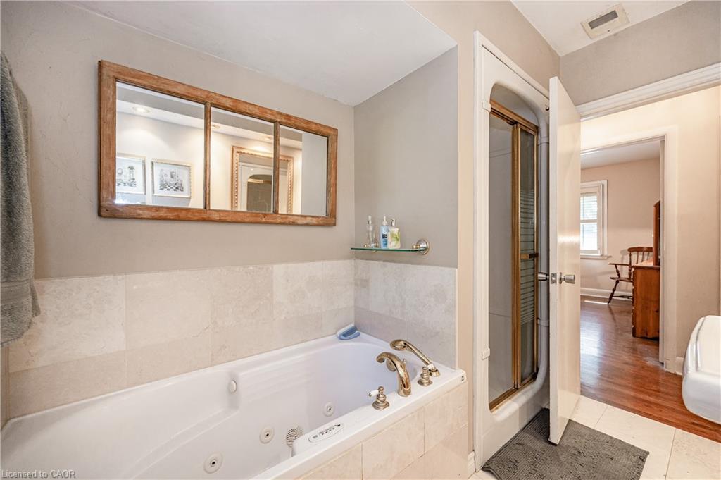 557 Stillwater Crescent, Burlington, ON - Indoor Photo Showing Bathroom