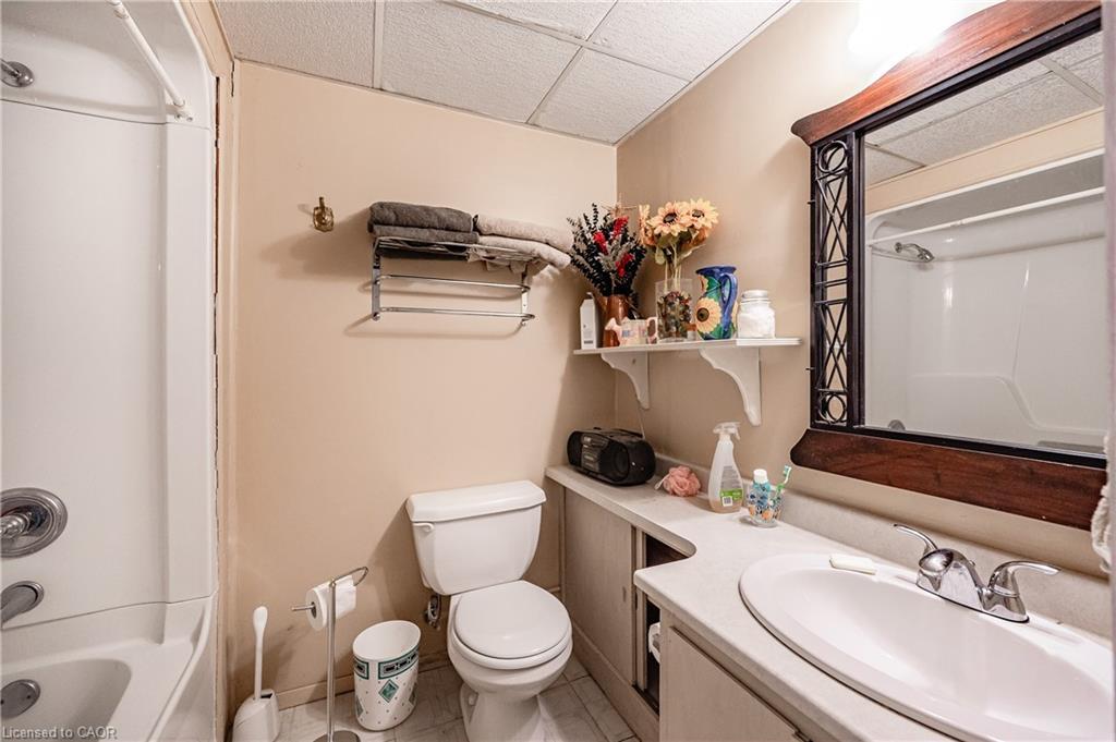 557 Stillwater Crescent, Burlington, ON - Indoor Photo Showing Bathroom