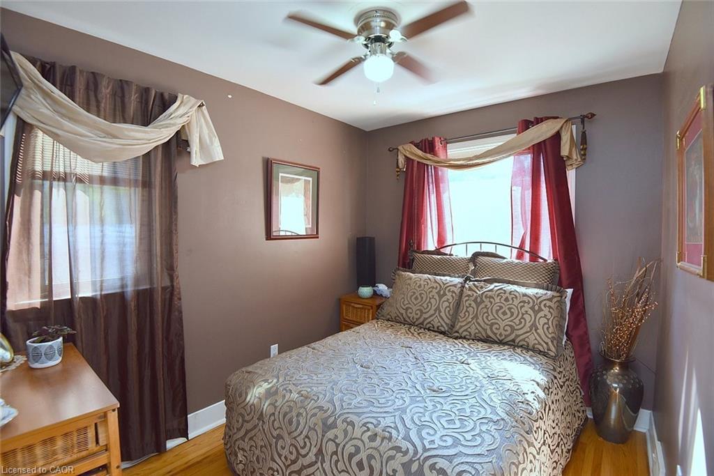 26 Heywood Avenue, St. Catharines, ON - Indoor Photo Showing Bedroom