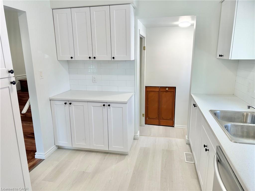 8 Howard Street, Simcoe, ON - Indoor Photo Showing Kitchen With Double Sink