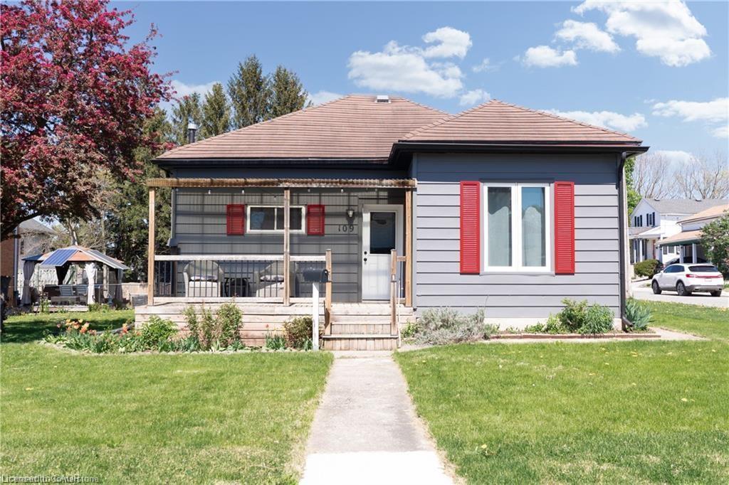 109 Carroll Street, Ingersoll, ON - Outdoor With Facade