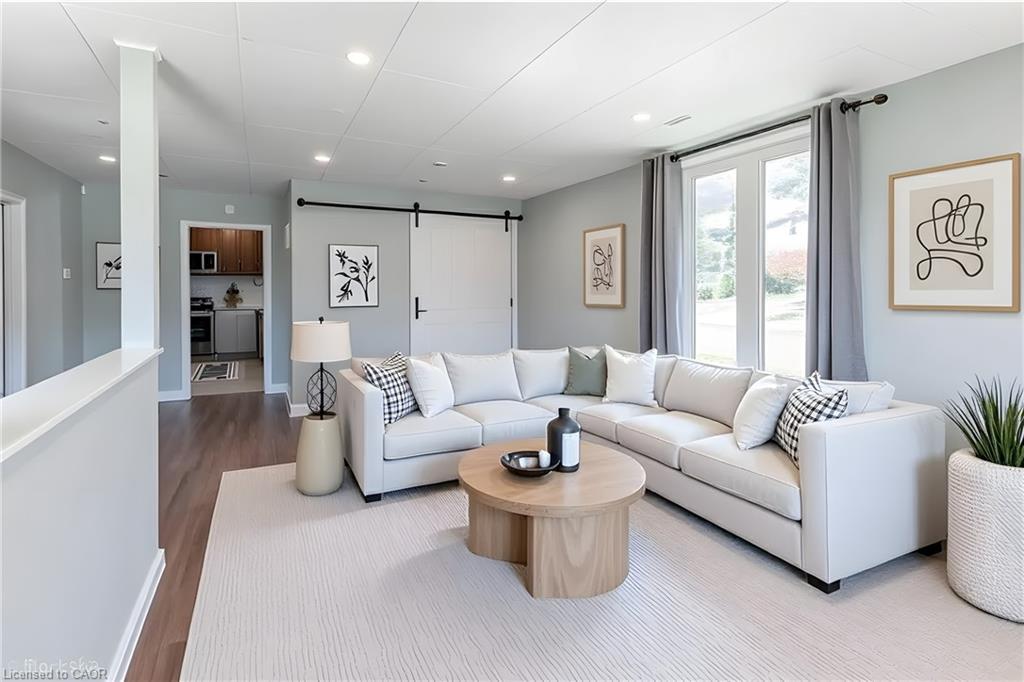 109 Carroll Street, Ingersoll, ON - Indoor Photo Showing Living Room