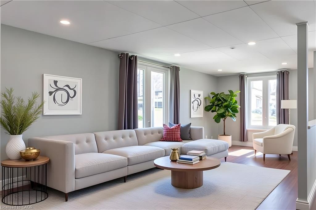 109 Carroll Street, Ingersoll, ON - Indoor Photo Showing Living Room