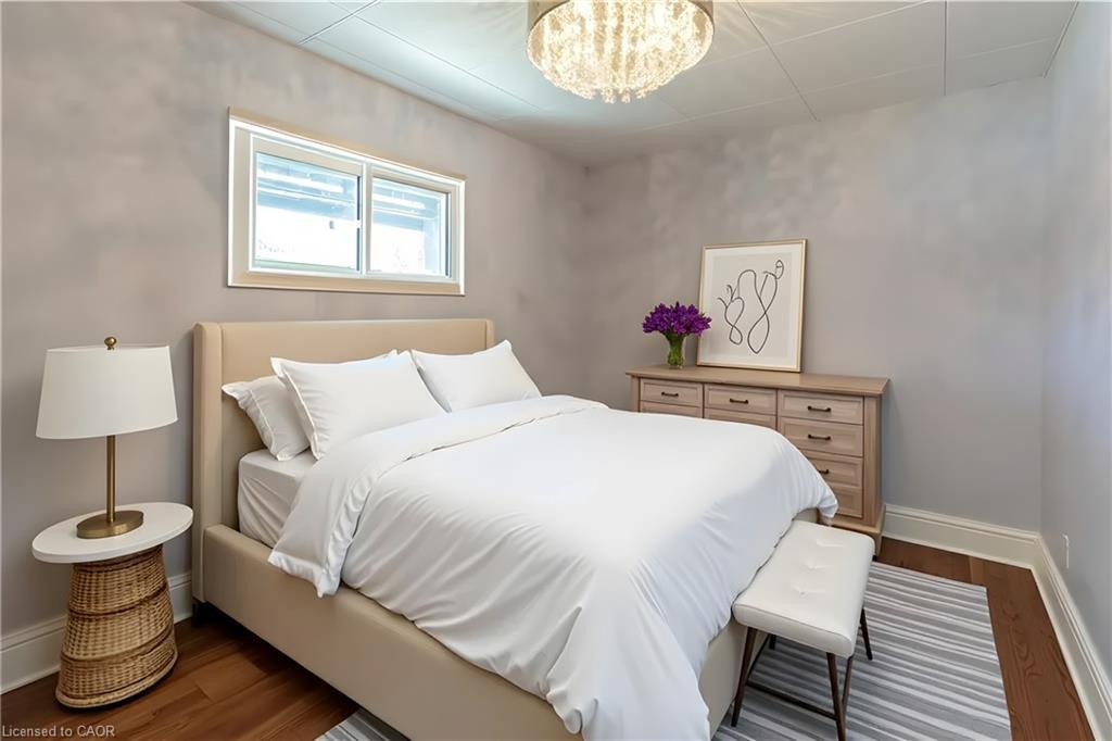109 Carroll Street, Ingersoll, ON - Indoor Photo Showing Bedroom