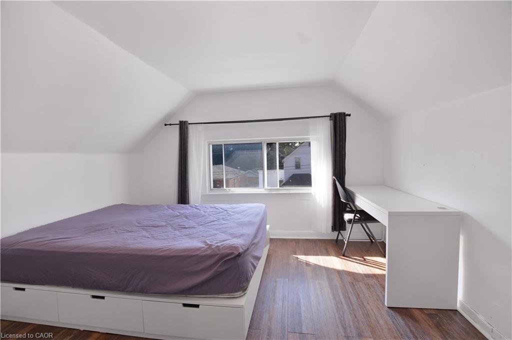 61 Broadway Avenue, Hamilton, ON - Indoor Photo Showing Bedroom