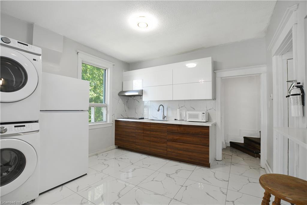 61 Broadway Avenue, Hamilton, ON - Indoor Photo Showing Laundry Room