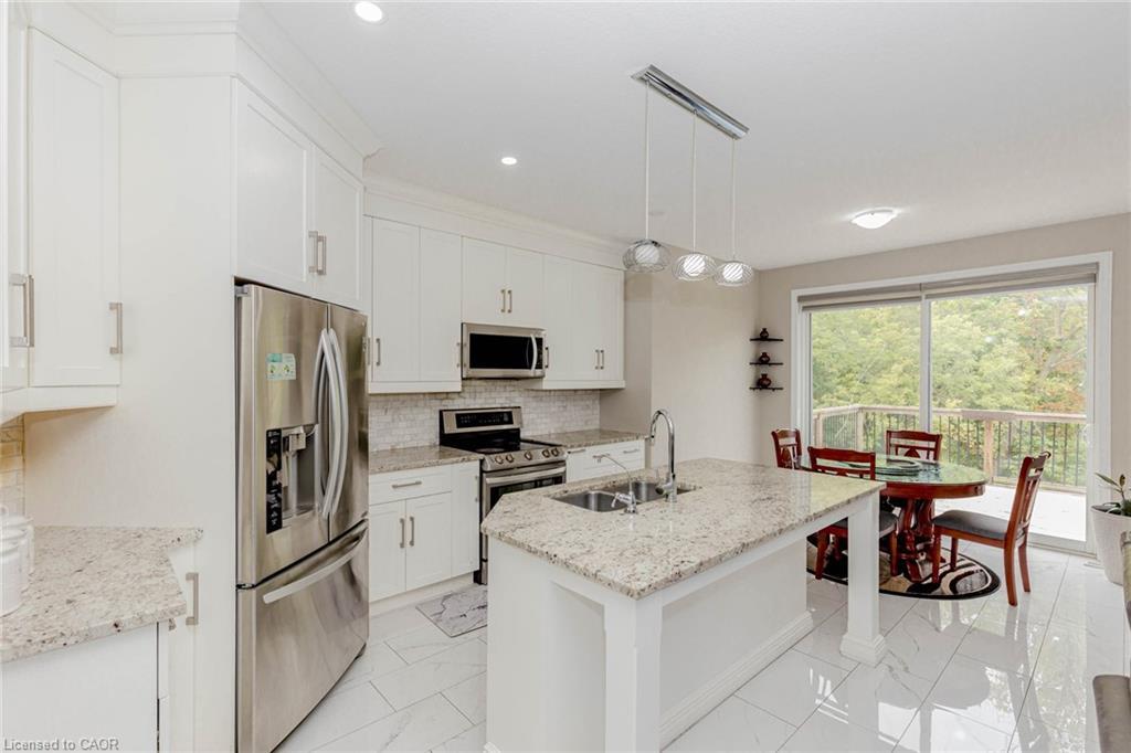 263 Wedgewood Drive, Woodstock, ON - Indoor Photo Showing Kitchen With Double Sink With Upgraded Kitchen