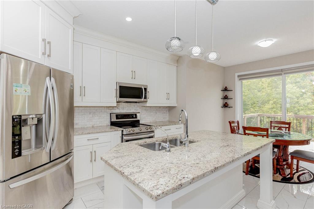 263 Wedgewood Drive, Woodstock, ON - Indoor Photo Showing Kitchen With Double Sink With Upgraded Kitchen