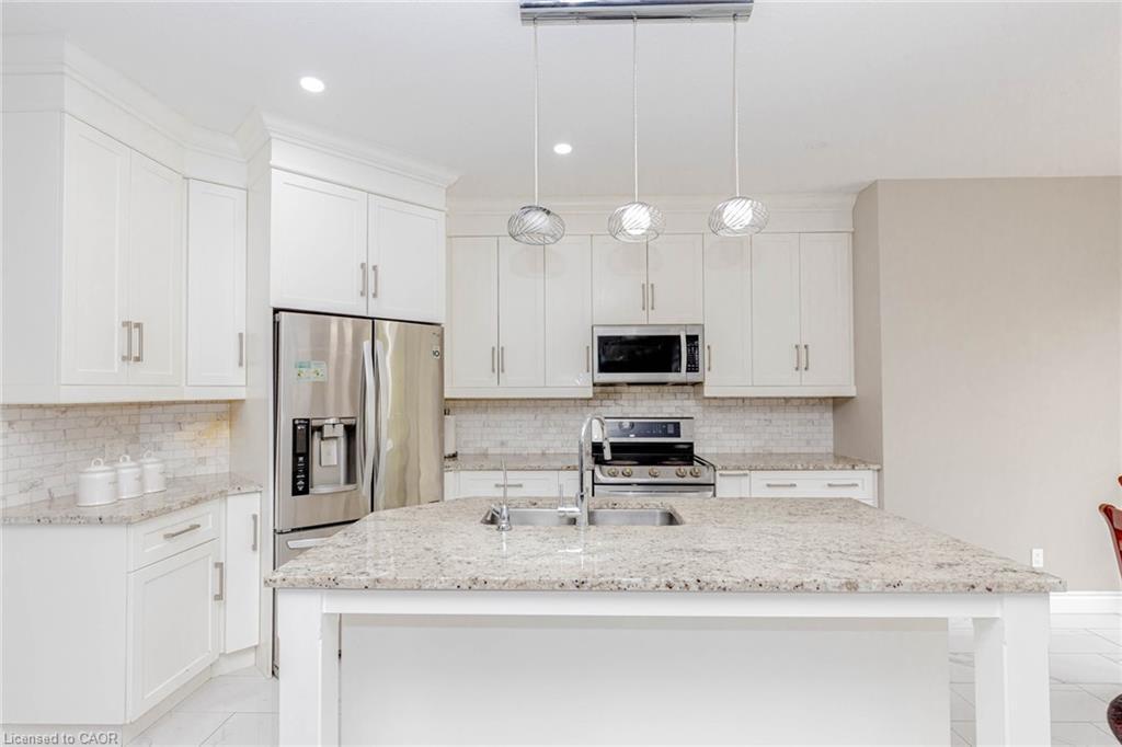 263 Wedgewood Drive, Woodstock, ON - Indoor Photo Showing Kitchen With Double Sink With Upgraded Kitchen