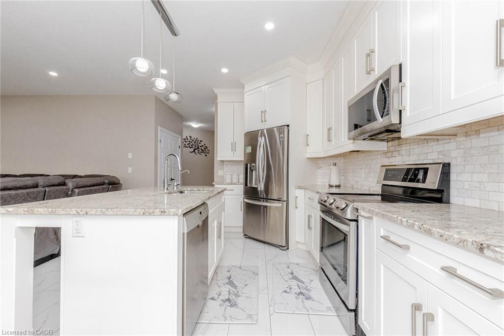 263 Wedgewood Drive, Woodstock, ON - Indoor Photo Showing Kitchen With Upgraded Kitchen