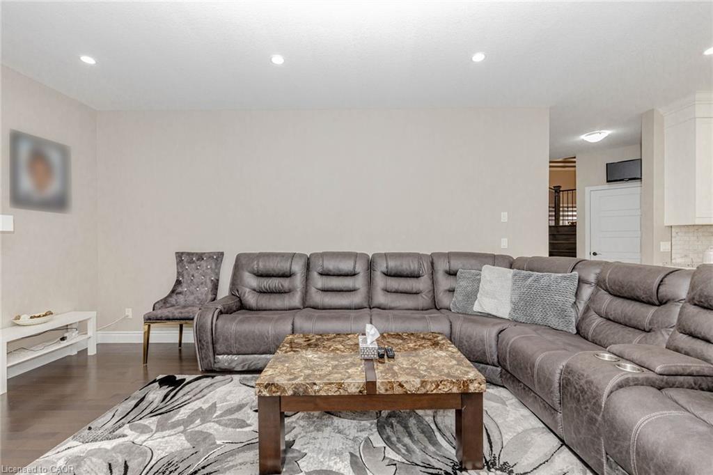 263 Wedgewood Drive, Woodstock, ON - Indoor Photo Showing Living Room