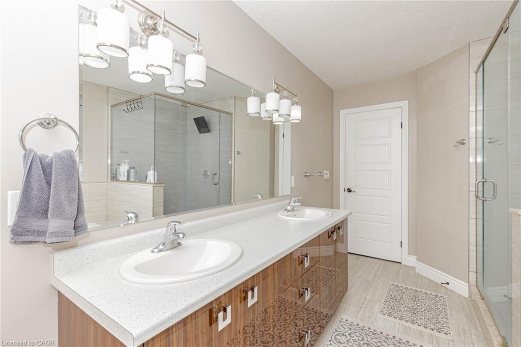 263 Wedgewood Drive, Woodstock, ON - Indoor Photo Showing Bathroom