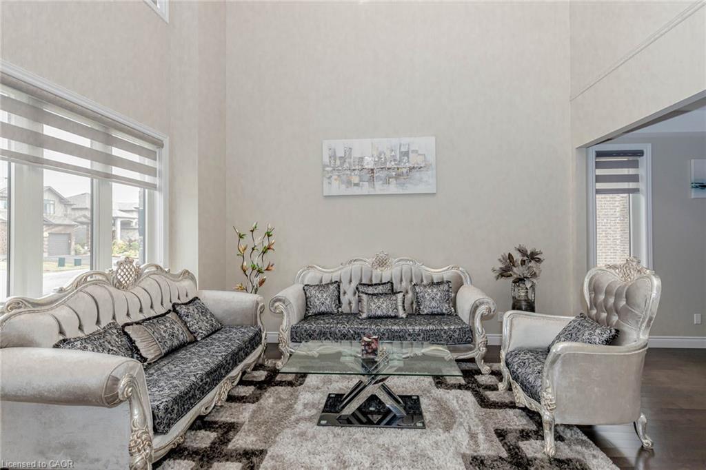 263 Wedgewood Drive, Woodstock, ON - Indoor Photo Showing Living Room