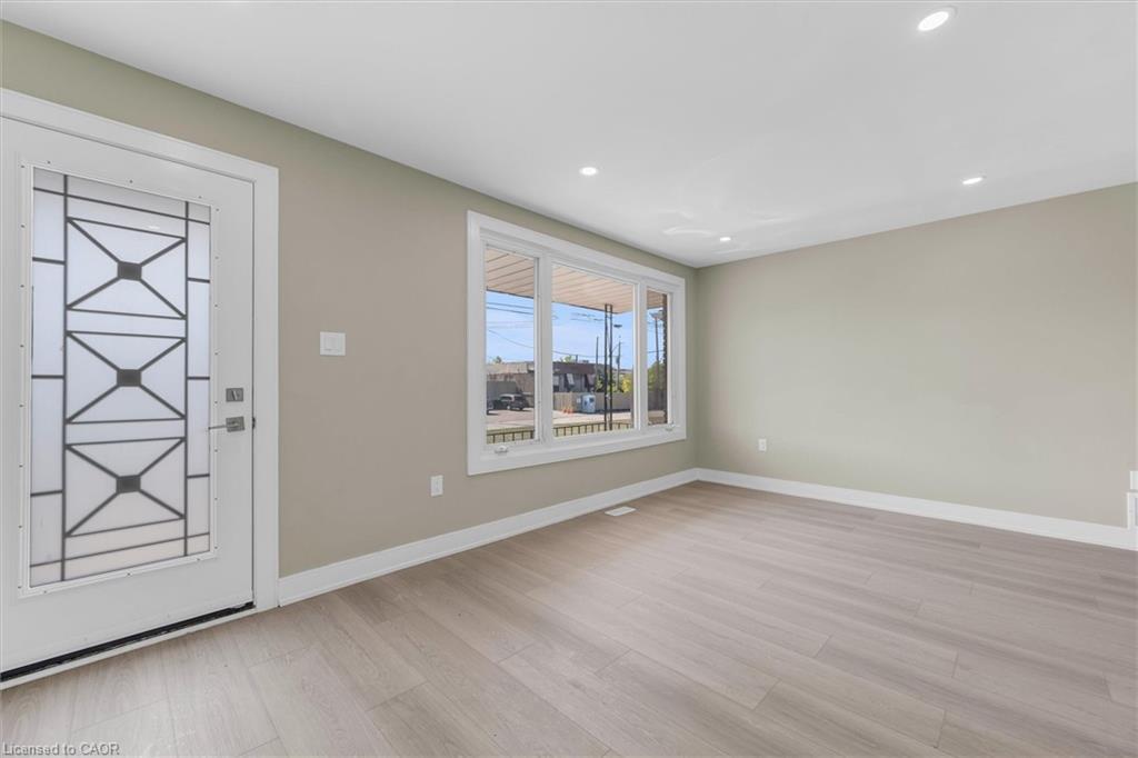 1965 Brampton Street, Hamilton, ON - Indoor Photo Showing Other Room